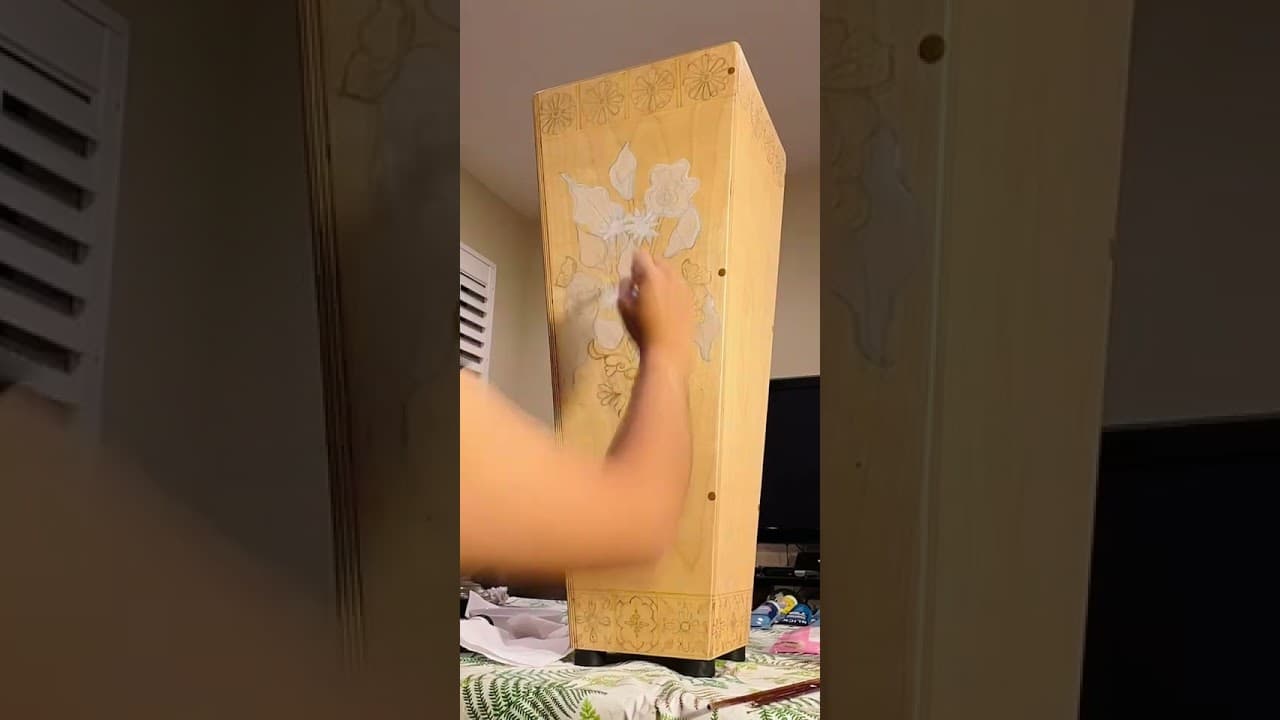 Victoria Rosas art on a cajón